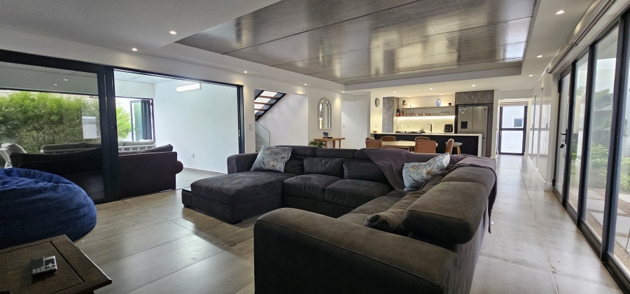 3 Bedroom Property for Sale in Calypso Beach Western Cape